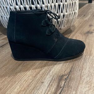 TOMS Suede Wedge Booties | Size 9.5